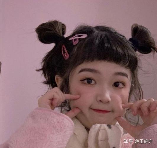 有没有特别可爱的女生头像比较活泼的不是小孩纸的真人的不露脸的只露