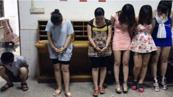 原创山西一卖淫团伙被端,在小区进行不法交易,失足女都来自同一村