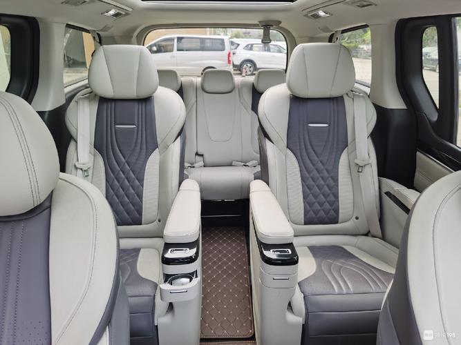 上汽大通g20豪华超大商务车