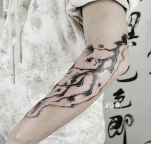 最新女生手臂水墨纹身图案手臂上的国风水墨纹身设计4