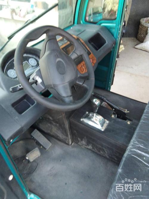 新买的方向盘式电动三轮车