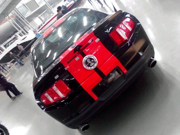 汽车标志是一个眼镜蛇的是什么牌子的汽车,叫什么名字?