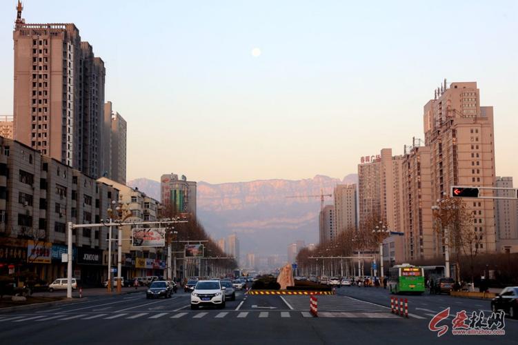 《清晨林州》,摄于河南省林州市红旗渠大道,林州市摄影家协会会员付渊