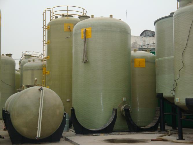 立式玻璃钢盐酸储罐罐顶防滑措施