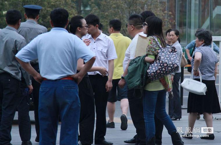 刘金山出席活动被拒场外 与保安推搡争吵