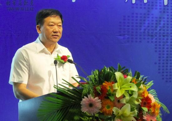 周立新,男,尼勒克县委书记.