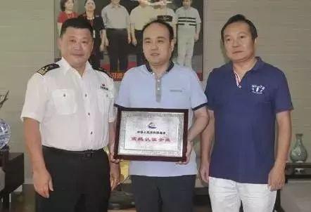 口碑与好评潘建中一路走来,书写着辛劳,也书写着成就,辉煌与骄傲.