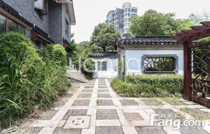 独栋别墅 越湖名邸 苏州独特的园林式风格 东边邻水 紫气东来