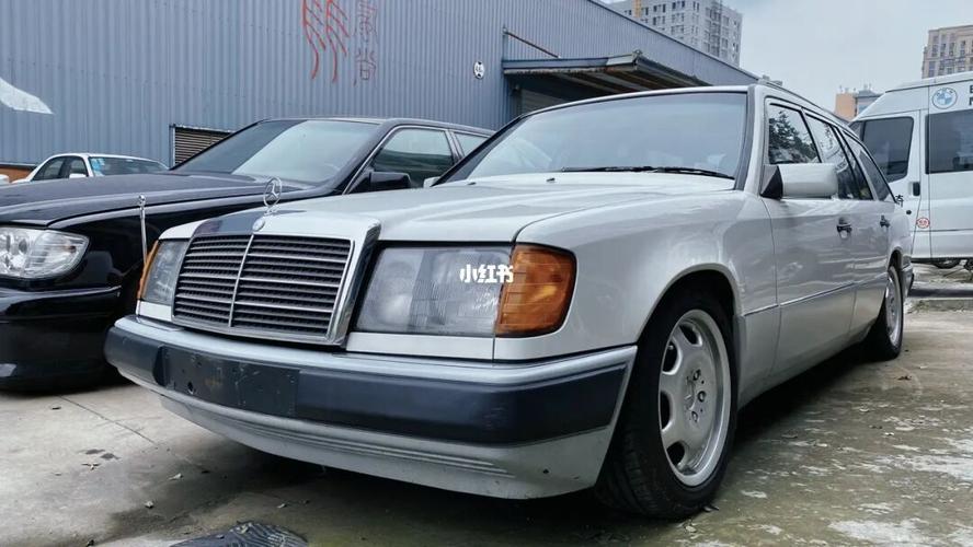 在1980年代年为联邦德国警用车辆采用.250td使用奔驰的(om602)2.