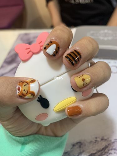 虎头虎脑 虎视眈眈 超级可爱小老虎_美妆_美甲