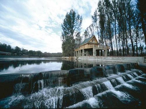 鹅和鸭农庄位于北京市怀柔区桥梓镇北宅村南,占地面积近三千亩,自然