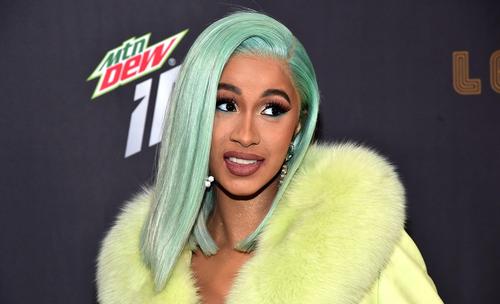 cardib是美国知名的网红,当年以自曝猛料跻身娱乐圈,目前是著名的