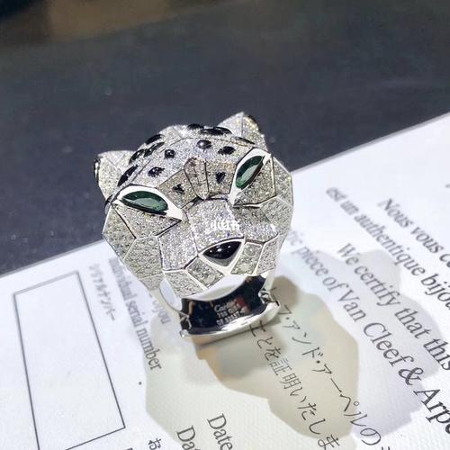 应该算是卡地亚豹子戒指系列中算是最奢华的一款没有之一,也是我比较