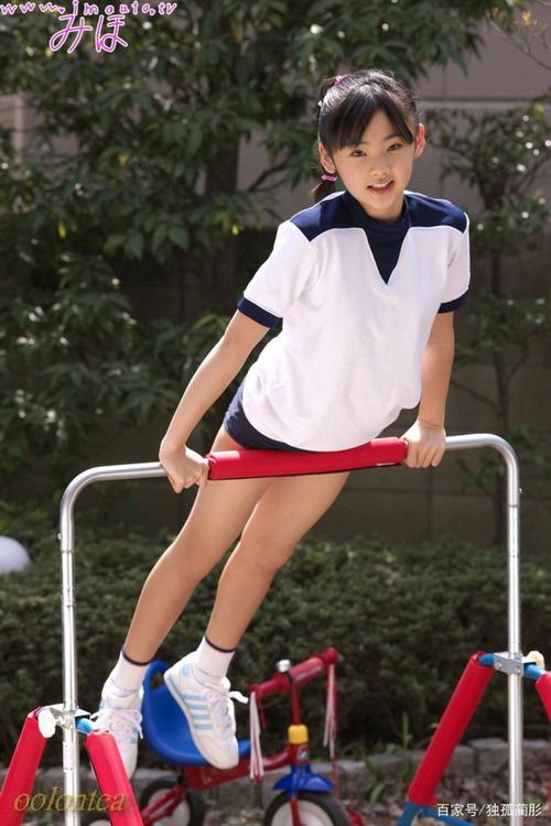 说起日本的童星,我想大家最熟悉的莫过于早年出道的-金子美穗