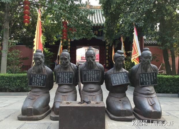 他是秦桧的后代考中状元后在岳飞墓前写下2句诗流传至今