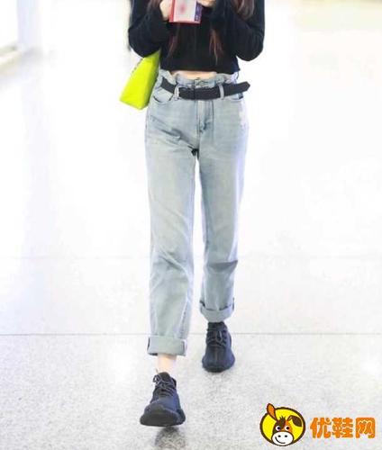 牛仔裤一直就是十分百搭的裤子