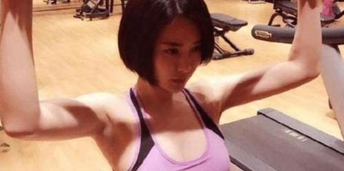 被王晶发掘时才读大二,拍3部电影狂捞31亿,如今成"最美晶女郎"!