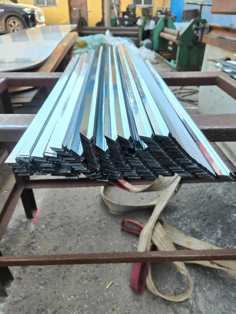 总计10万条玻璃扣条2万条加紧制作中!