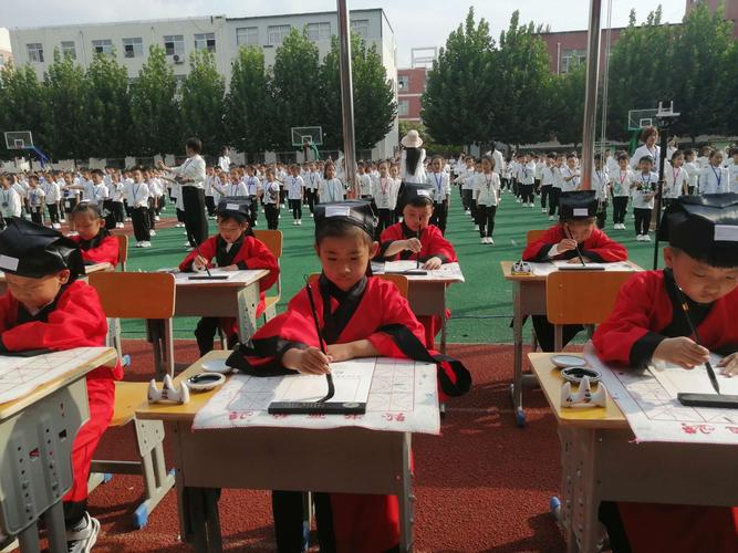 泗水县洙泗小学教育集团一年级开笔礼仪式圆满成功