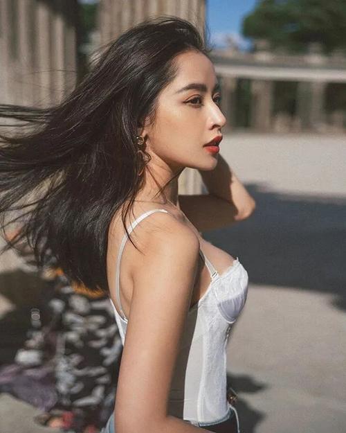 眼熟啊……她不就是被称为越南"女星颜值山脉"的超人气小花——芝芙吗
