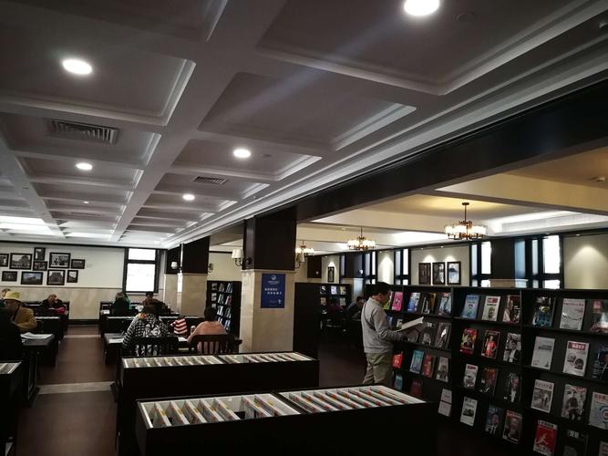 图书馆内部阅览室