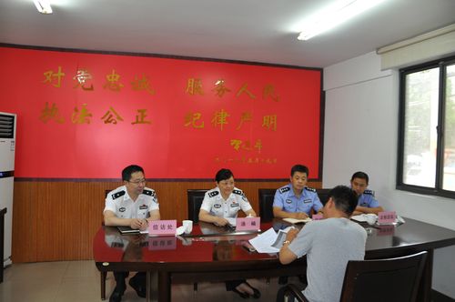 汤楠同志接待群众来访