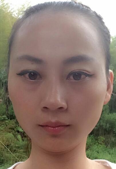 你好!你个子虽矮,但是,你是最美的鹅蛋脸型!赞!