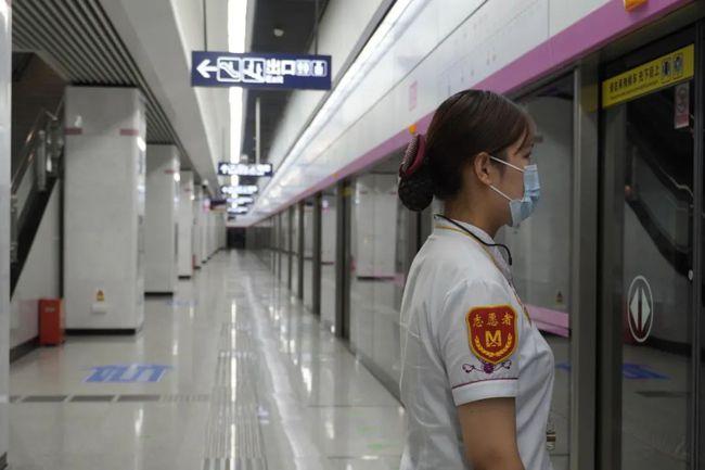 等候式服务快速响应服务亮相地铁站佛祖岭站以列表挂图方式推进服务