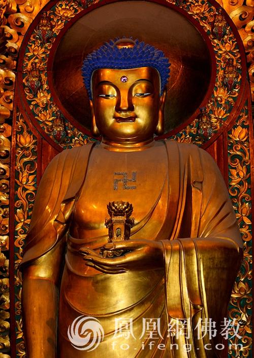 上海龙华寺阿弥陀佛圣像.