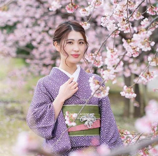 喜欢穿和服拍照的优子さん