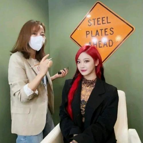 aespa新预告照柳智敏露脐小腹平坦冬妹秀柳腰宁艺卓红发惊艳