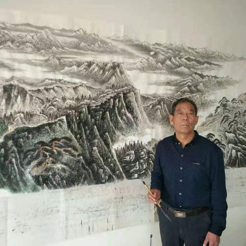 艺术简介曾宪星,一九五四年生于河北省任丘市,自幼酷爱书画事业,以遵