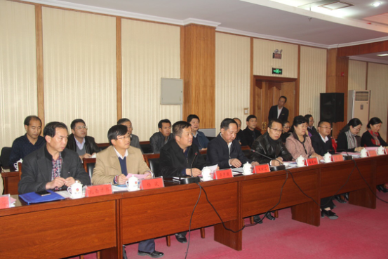 座谈会上,海西州州委副书记,政法委书记王敬斋代表州委,州政府致辞并