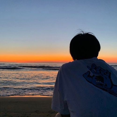 球球类似的女生头像