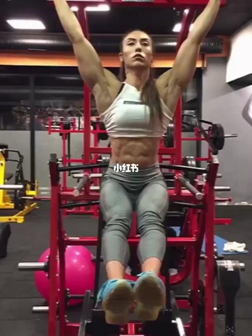 腹肌撕裂者_腹肌撕裂者_撸铁女孩_运动健身_健身_器械