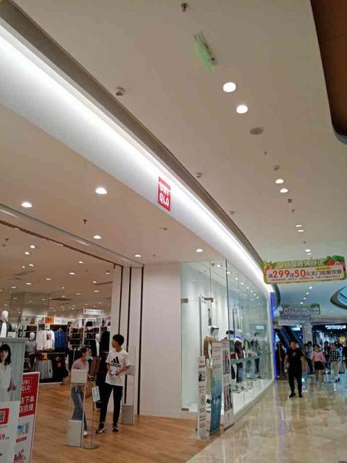 优衣库(西安西咸吾悦广场店)-"吾悦广场一楼中心区域