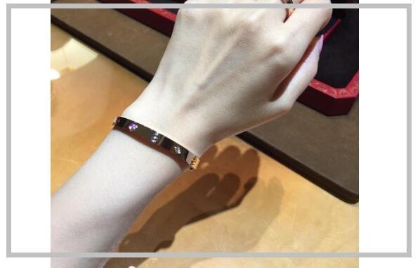 奢侈品男士手链受人欢迎的品牌总结奢侈品男士手链当属这些品牌