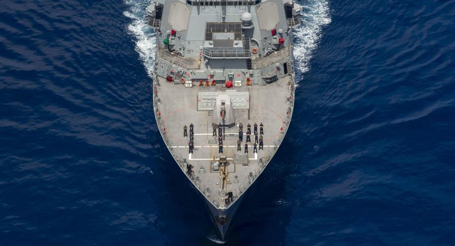 图为美军导弹驱逐舰"拉斐尔·佩拉尔塔"号