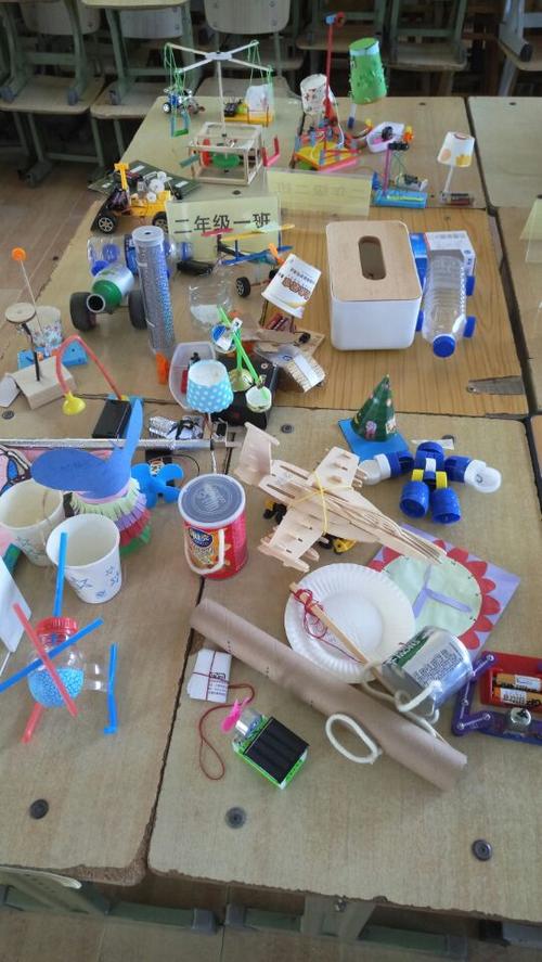 芝罘区葡萄山小学举办小学生科技作品展