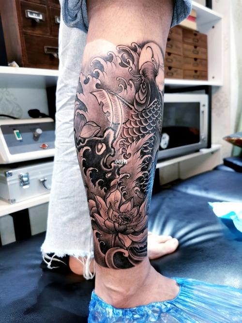 小腿鲤鱼浪花荷花纹身包小腿纹身_纹身_鲤鱼_释魂纹身