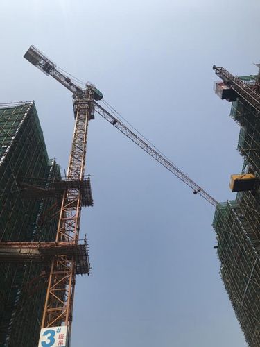 高温访民生丨塔吊司机:看着房子建起来,再热都能忍忍