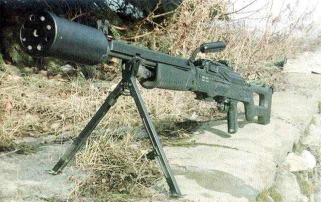 俄罗斯aek999通用机枪pkm轻机枪的升级版装备