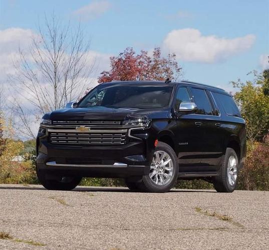 雪佛兰最霸气的suv,全新萨博班实车,6缸涡轮引擎配大7