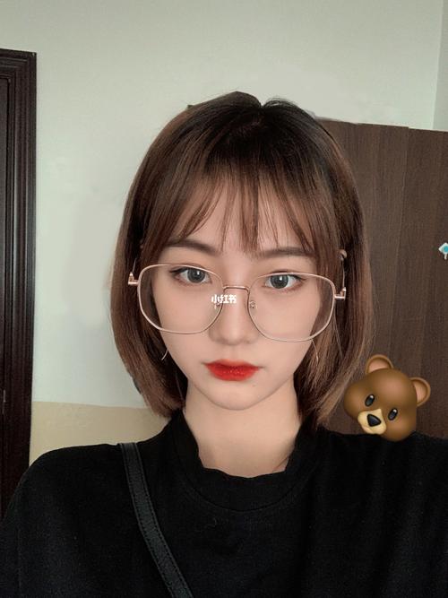分享日系短发· 戴眼镜的少女08_日系_眼镜_发型_北京攻略_脸型