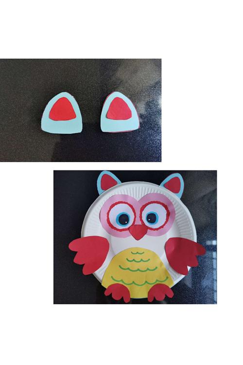 蓝色折纸剪出猫头鹰的耳朵,粘贴到纸盘的左上角和右上角.