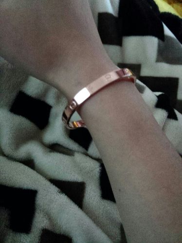 这个手镯戴在我手上大小合适吗