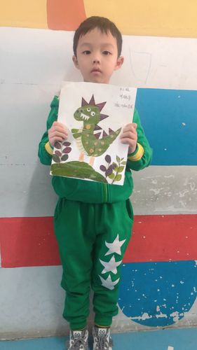 笑笑一园大二班——寻找秋天.(树叶种子 粘贴画活动)