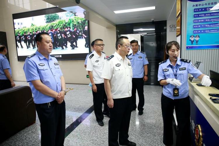 重庆市公安局直属机关党委副书记周波一行到沣东新城分局交流考察党建