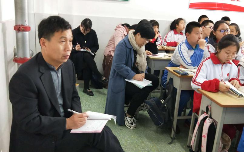 "交流,研讨,促成长"--任城区历史教研员马广忠老师视导济宁市第十三