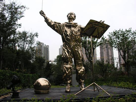 法布尔【比利时】 铜着色 2006年  当时间与空间在宇宙的空间里遭遇了